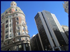 Carrer de les Barques 13 - Banco de Valencia (left)